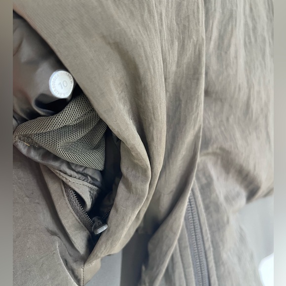 lululemon Non Stop Reversible Bomber Olive Green Women’s 10 EUC - Picture 6 of 7